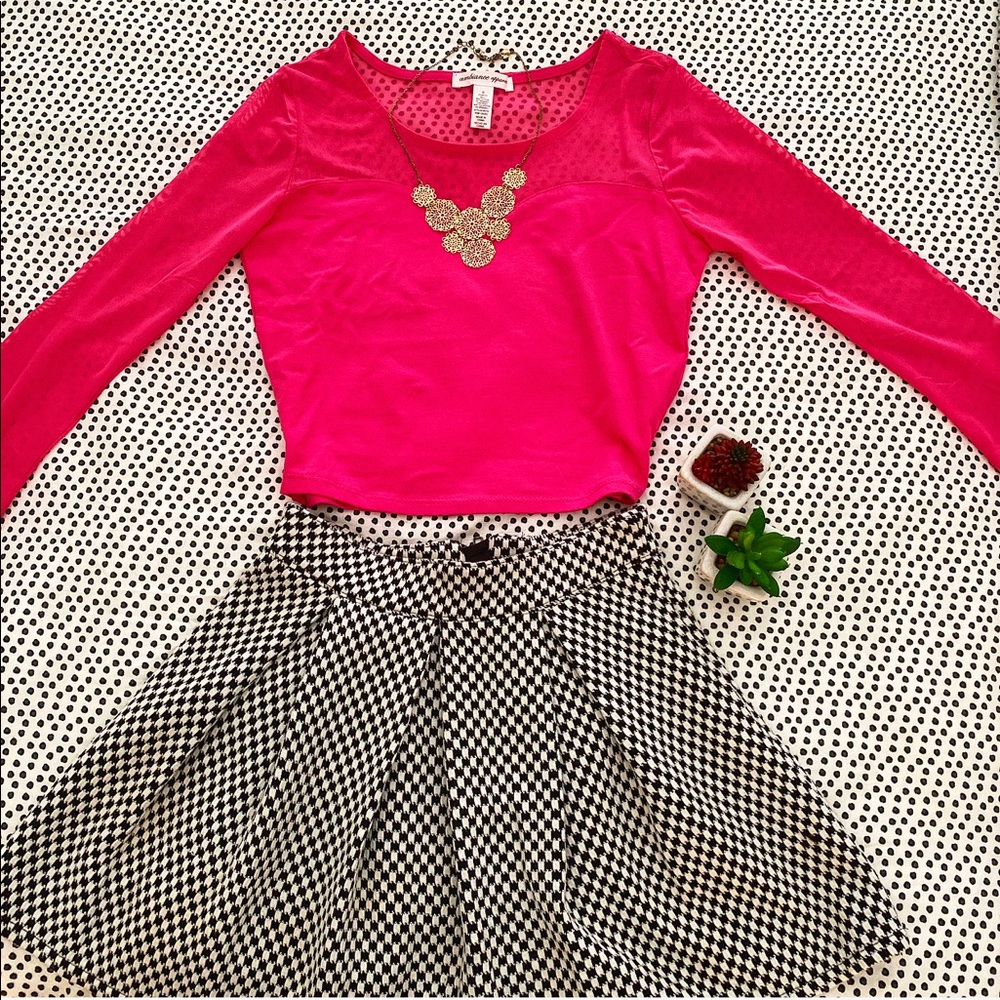 Dolled up 💄 HOT fashion set! 🥵 crop top and mini